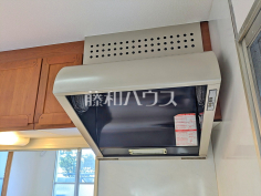 レンジフード 【ザ・ステイツ朝霞台フォレストヒルズ】お手入れのしやすいレンジフードは見た目もスッキリしていて、料理時の油煙やニオイを効率的に外に出せます。 レンジフード 【ザ・ステイツ朝霞台フォレストヒルズ】お手入れのしやすいレンジフードは見た目もスッキリしていて、料理時の油煙やニオイを効率的に外に出せます。
