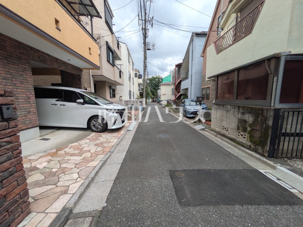接道状況および現場風景 【練馬区貫井3丁目】 接道状況および現場風景 【練馬区貫井3丁目】