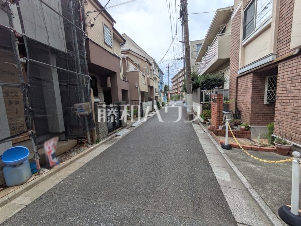 接道状況および現場風景 【練馬区貫井3丁目】 接道状況および現場風景 【練馬区貫井3丁目】