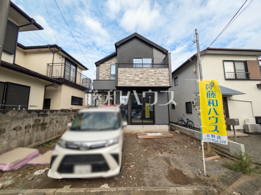 外観 【日野市南平5丁目】
間口も十分な幅があり、大きめの車(車種による)でもラクラク駐車していただけます。