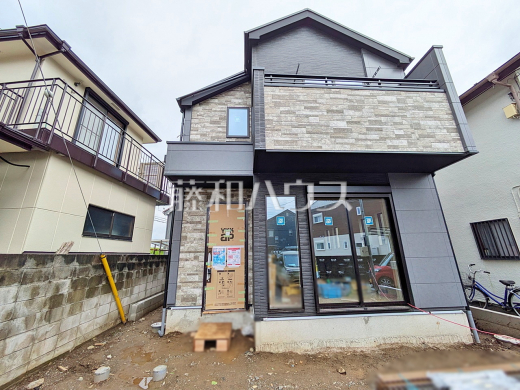 外観 【日野市南平5丁目】
足場が外れて実際の外観が見えてきました。完成までもう少しです。