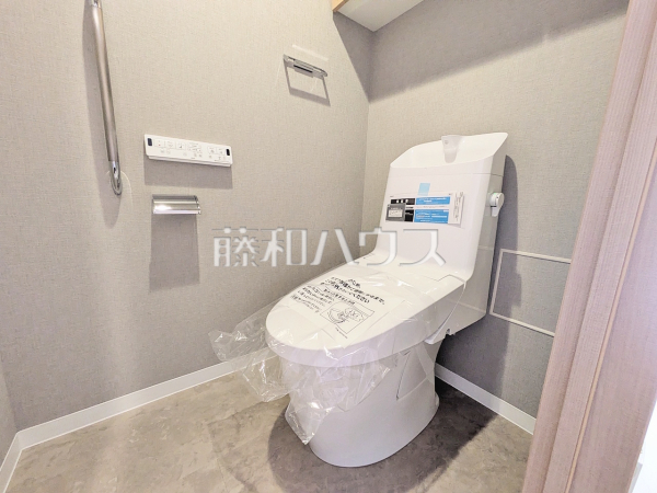≪トイレ≫温水洗浄便機能付きトイレで清潔にご使用いただけます。 【ブリリア多摩ニュータウンB棟】 ≪トイレ≫温水洗浄便機能付きトイレで清潔にご使用いただけます。 【ブリリア多摩ニュータウンB棟】
