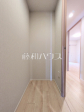 ≪廊下収納≫各部屋収納に加え、廊下などに多数収納があるため整理整頓に役立ちます。 【ブリリア多摩ニュータウンB棟】 ≪廊下収納≫各部屋収納に加え、廊下などに多数収納があるため整理整頓に役立ちます。 【ブリリア多摩ニュータウンB棟】