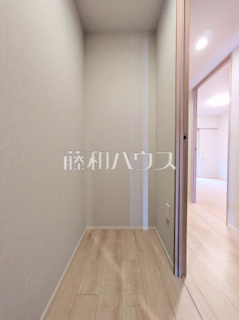 ≪廊下収納≫各部屋収納に加え、廊下などに多数収納があるため整理整頓に役立ちます。 【ブリリア多摩ニュータウンB棟】 ≪廊下収納≫各部屋収納に加え、廊下などに多数収納があるため整理整頓に役立ちます。 【ブリリア多摩ニュータウンB棟】