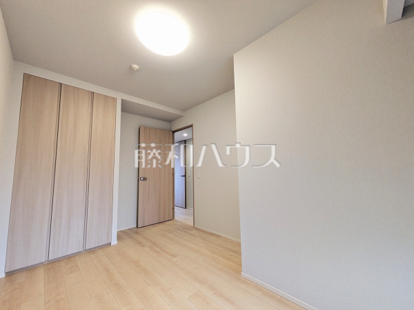 ≪居室≫木目が美しいウッディなフローリングの居室は、穏やかで心安らぐ空間となるでしょう。【ブリリア多摩ニュータウンB棟】 ≪居室≫木目が美しいウッディなフローリングの居室は、穏やかで心安らぐ空間となるでしょう。【ブリリア多摩ニュータウンB棟】