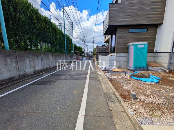 接道状況および現場風景 【杉並区久我山4丁目】 接道状況および現場風景 【杉並区久我山4丁目】