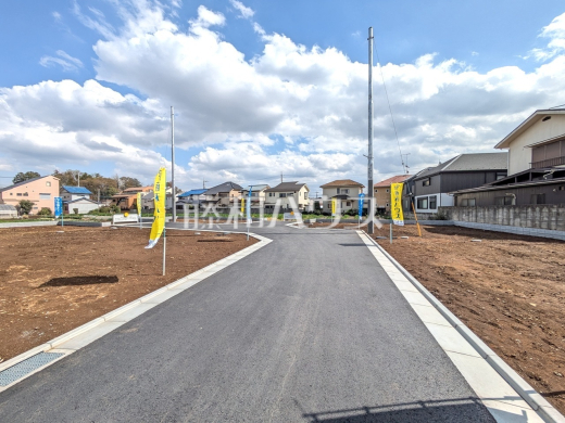 接道状況および現場風景 【国分寺市西町3丁目】
お住まい探しは、家の良し悪しだけでなく周辺環境も重要なポイントです。ぜひ一度お客様の目でご覧ください。