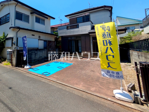 ≪接道状況≫並列3台駐車可能なカースペース(車種による)は、車を置かない際には自転車を置いたり、フリースペースとしても有効活用できます。【府中市四谷3丁目】