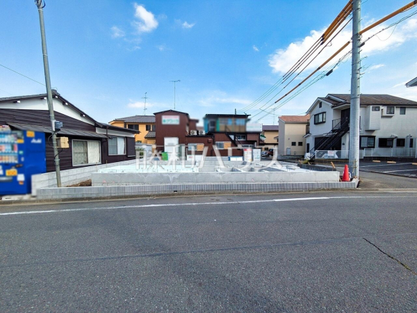 接道状況および現場風景 【八王子市長房町】 ここに住む方を想像して、着々と建築しております! 接道状況および現場風景 【八王子市長房町】 ここに住む方を想像して、着々と建築しております!