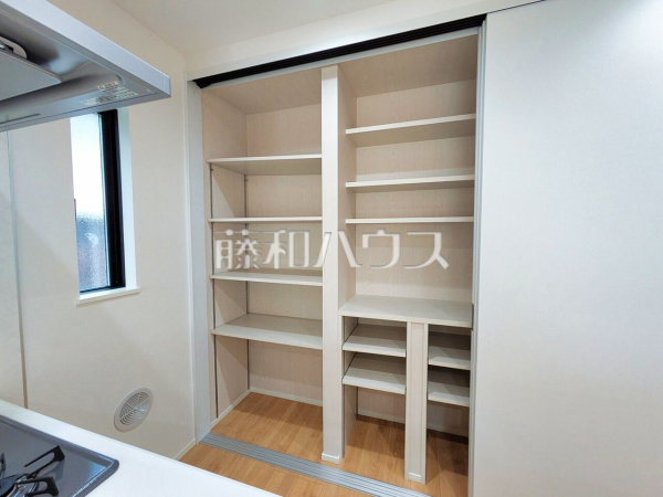 キッチン 【新座市石神1丁目】 見学はしたいけど、なかなか時間が取れない・・・そんな方に出勤前や仕事終わりにマイホームを見学できるサポートをいたします。 キッチン 【新座市石神1丁目】 見学はしたいけど、なかなか時間が取れない・・・そんな方に出勤前や仕事終わりにマイホームを見学できるサポートをいたします。