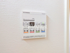 24時間換気システム24時間換気システムにより、花粉・PM2.5などの微小粒子物質の侵入を防ぎ、快適な室内を保ちます。
24時間換気システム24時間換気システムにより、花粉・PM2.5などの微小粒子物質の侵入を防ぎ、快適な室内を保ちます。