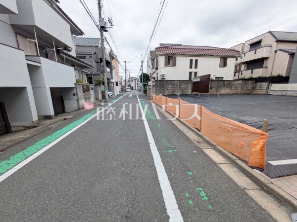 接道状況および現場風景 【世田谷区下馬1丁目】 接道状況および現場風景 【世田谷区下馬1丁目】