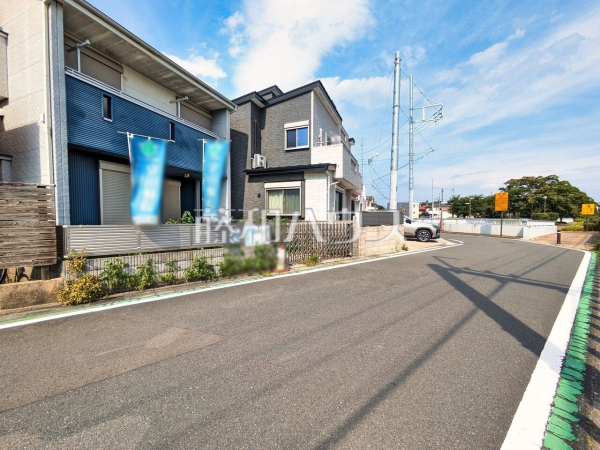 接道状況および現場風景 【所沢市東狭山ケ丘2丁目】 接道状況および現場風景 【所沢市東狭山ケ丘2丁目】