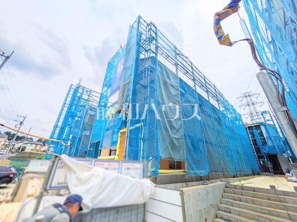 ≪3号棟 外観≫大きなソファーを置いても圧迫感がない約19.49帖の広々LDKプラン 【稲城市坂浜3丁目】 ≪3号棟 外観≫大きなソファーを置いても圧迫感がない約19.49帖の広々LDKプラン 【稲城市坂浜3丁目】