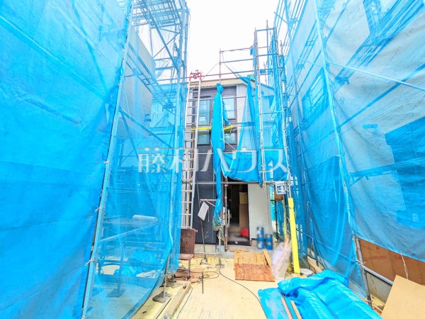 ≪4号棟 外観≫ 旗竿地は、小さなお子様が急に道路に飛び出てしまうことを防ぎます。安心してお庭で遊ぶことができますね。【稲城市坂浜3丁目】 ≪4号棟 外観≫ 旗竿地は、小さなお子様が急に道路に飛び出てしまうことを防ぎます。安心してお庭で遊ぶことができますね。【稲城市坂浜3丁目】