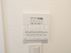 給湯機 【グランクレスト上祖師谷】換気機能によってバスルーム内のカビの発生を抑制できます。夜間や雨天時の洗濯物の乾燥に便利な乾燥機能も装備。 給湯機 【グランクレスト上祖師谷】換気機能によってバスルーム内のカビの発生を抑制できます。夜間や雨天時の洗濯物の乾燥に便利な乾燥機能も装備。