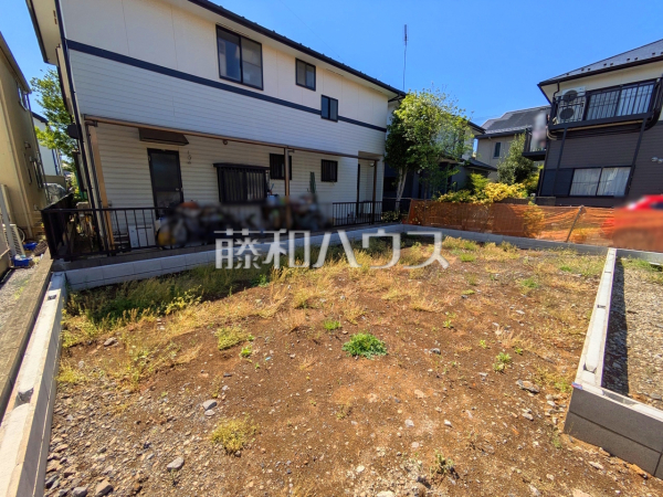 ≪2号棟 外観≫ 旗竿地は、小さなお子様が急に道路に飛び出てしまうことを防ぎます。安心してお庭で遊ぶことができますね。 【府中市西府町4丁目】 ≪2号棟 外観≫ 旗竿地は、小さなお子様が急に道路に飛び出てしまうことを防ぎます。安心してお庭で遊ぶことができますね。 【府中市西府町4丁目】