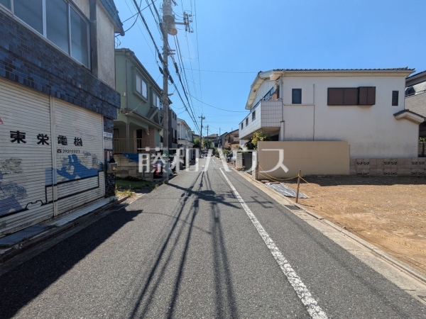 駅までバス便ですが、お天気の良い日には健康のためウォーキングがてら歩くのもオススメです。 駅までバス便ですが、お天気の良い日には健康のためウォーキングがてら歩くのもオススメです。