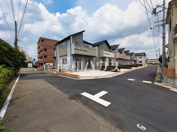接道状況および現場風景 【所沢市東狭山ケ丘3丁目】 接道状況および現場風景 【所沢市東狭山ケ丘3丁目】