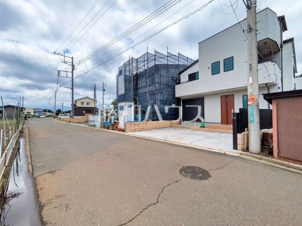 接道状況および現場風景 【所沢市上新井2丁目】 接道状況および現場風景 【所沢市上新井2丁目】