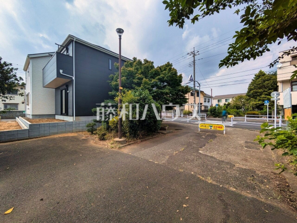 接道状況および現場風景 【東久留米市前沢4丁目】 周辺環境はもちろん日当たりや設備仕様など実際に行ってみないと分からないことも多くございます。営業担当がご案内いたしますのでお気軽にお問い合わせください 接道状況および現場風景 【東久留米市前沢4丁目】 周辺環境はもちろん日当たりや設備仕様など実際に行ってみないと分からないことも多くございます。営業担当がご案内いたしますのでお気軽にお問い合わせください
