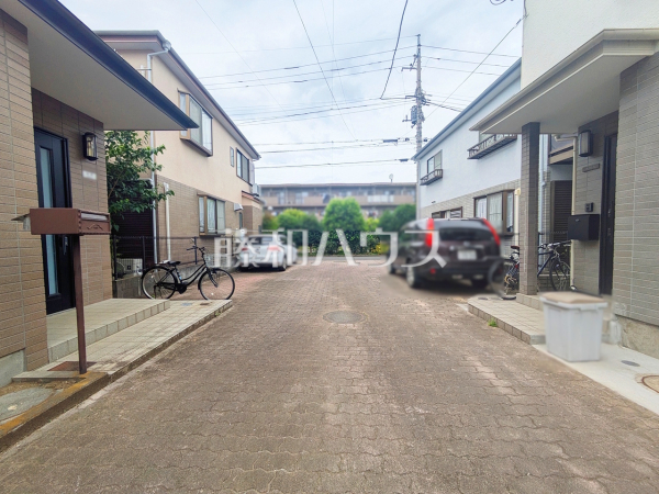接道状況および現場風景 【三鷹市野崎2丁目】 接道状況および現場風景 【三鷹市野崎2丁目】