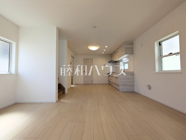 ≪リビング≫平日のご案内も可能です!お気軽にお問い合わせください☆ 【府中市日新町5丁目】 ≪リビング≫平日のご案内も可能です!お気軽にお問い合わせください☆ 【府中市日新町5丁目】
