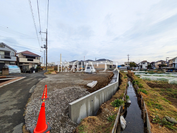 接道状況および現場風景 【日野市新井1丁目】 接道状況および現場風景 【日野市新井1丁目】