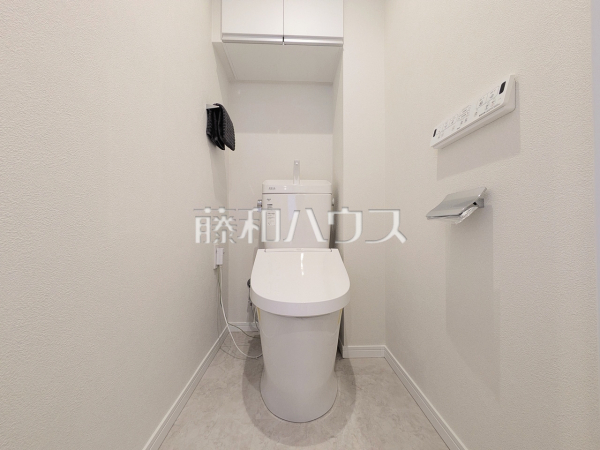 ≪トイレ≫温水洗浄便機能付きトイレで清潔にご使用いただけます。【ルネファンタグラーレ府中是政】 ≪トイレ≫温水洗浄便機能付きトイレで清潔にご使用いただけます。【ルネファンタグラーレ府中是政】