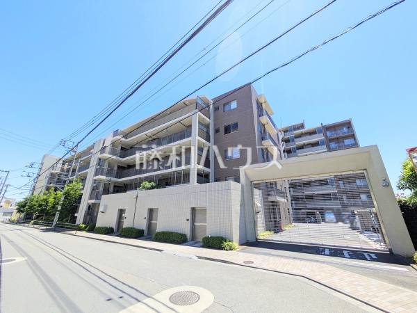 ≪外観≫周辺環境はもちろん、日当たりや設備仕様など、実際に行ってみないと分からないことも多くございます。営業担当がご案内いたしますのでお気軽にお問い合わせくださいませ☆【ルネファンタグラーレ府中是政】 ≪外観≫周辺環境はもちろん、日当たりや設備仕様など、実際に行ってみないと分からないことも多くございます。営業担当がご案内いたしますのでお気軽にお問い合わせくださいませ☆【ルネファンタグラーレ府中是政】