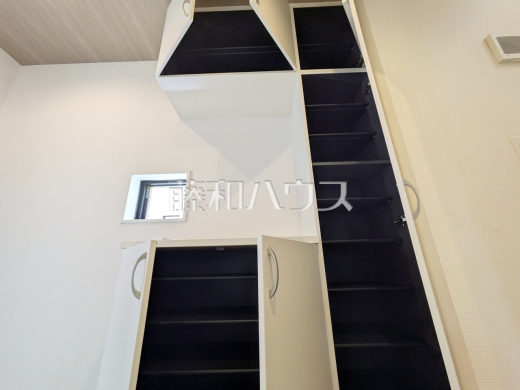 2号棟 玄関収納 【三鷹市上連雀7丁目】