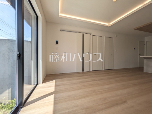 4号棟 リビング 【三鷹市上連雀7丁目】