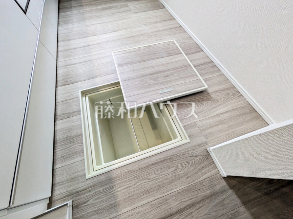 A号棟 床下収納 【小平市鈴木町1丁目】 A号棟 床下収納 【小平市鈴木町1丁目】