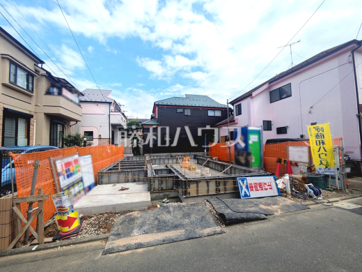 ≪現地外観≫大きなソファーを置いても圧迫感がない約16.25帖の広々LDKプラン! 【府中市四谷1丁目】
