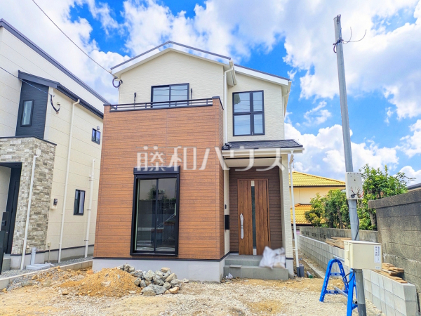順調に工事が進んでいます。実際の街並みの様子が段々見えて参りました。ぜひ実際に現地をご見学下さいませ。 2号棟 順調に工事が進んでいます。実際の街並みの様子が段々見えて参りました。ぜひ実際に現地をご見学下さいませ。 2号棟