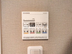 24時間換気システム 24時間換気システムにより、花粉・PM2.5などの微小粒子物質の侵入を防ぎ、快適な室内を保ちます。
24時間換気システム 24時間換気システムにより、花粉・PM2.5などの微小粒子物質の侵入を防ぎ、快適な室内を保ちます。