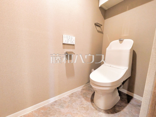 トイレ 【コスモ・ザ・パークス調布多摩川】温水洗浄機能付きトイレで清潔にご使用いただけます。 トイレ 【コスモ・ザ・パークス調布多摩川】温水洗浄機能付きトイレで清潔にご使用いただけます。
