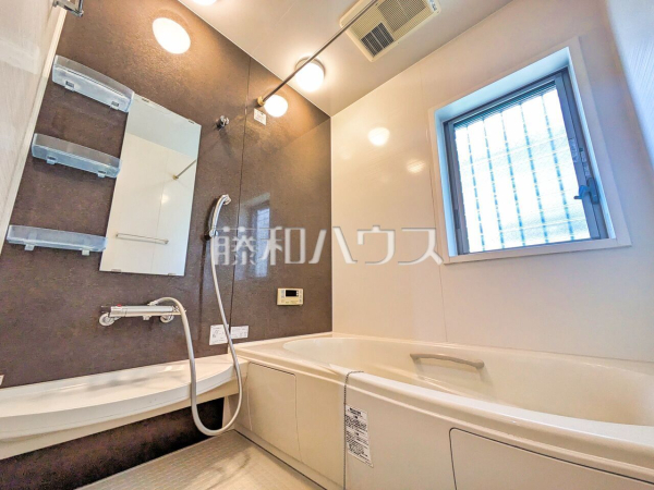 浴室 【新座市新堀1丁目】 落ち着いた色合いで疲れたからだを癒す、贅沢なくつろぎ空間です。 浴室 【新座市新堀1丁目】 落ち着いた色合いで疲れたからだを癒す、贅沢なくつろぎ空間です。