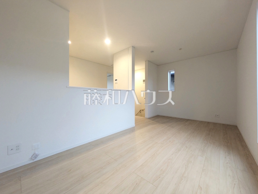 リビング 【府中市本町3丁目】