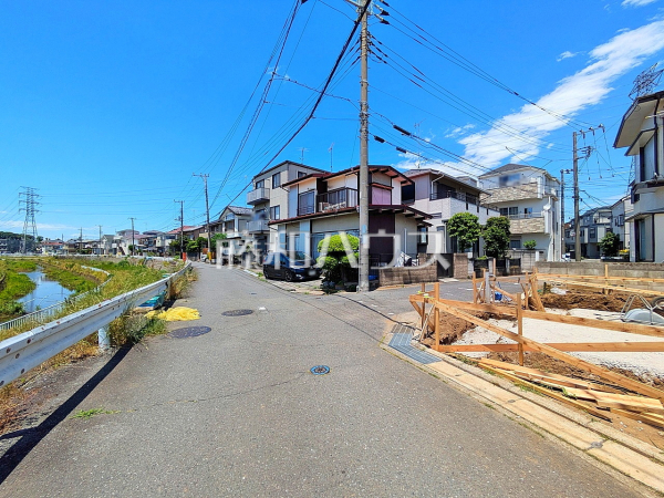 接道状況および現場風景 【志木市上宗岡1丁目】 接道状況および現場風景 【志木市上宗岡1丁目】