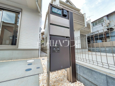 1号棟 宅配ボックス 荷物の受け取り時間を気にせず外出できる宅配ボックス付き! 1号棟 宅配ボックス 荷物の受け取り時間を気にせず外出できる宅配ボックス付き!