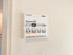 24時間換気システム 24時間換気システムにより、花粉・PM2.5などの微小粒子物質の侵入を防ぎ、快適な室内を保ちます。 24時間換気システム 24時間換気システムにより、花粉・PM2.5などの微小粒子物質の侵入を防ぎ、快適な室内を保ちます。