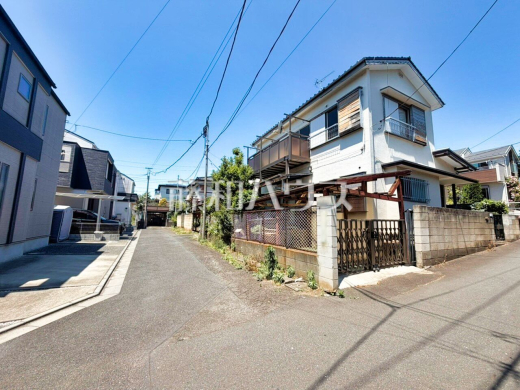 接道状況および現場風景(現況:古屋有) 【東久留米市小山2丁目】徒歩15分圏内に小学校・保育園・スーパーがございます♪