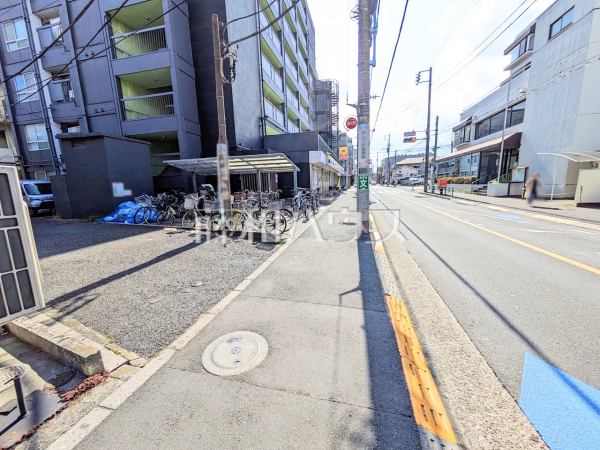 接道状況および現場風景 【杉並区和田1丁目】 接道状況および現場風景 【杉並区和田1丁目】