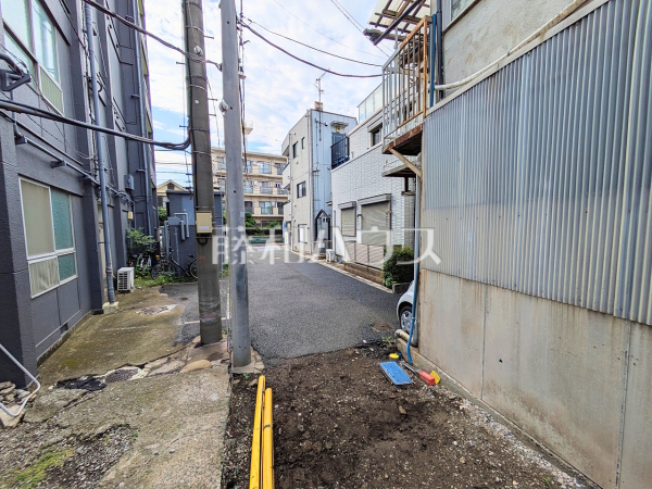 接道状況および現場風景 【杉並区和田1丁目】 接道状況および現場風景 【杉並区和田1丁目】