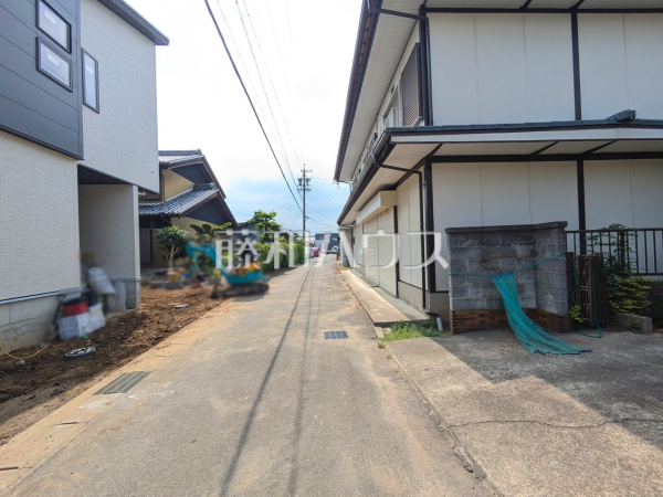 接道状況および現場風景 【北名古屋市六ツ師中屋敷】 接道状況および現場風景 【北名古屋市六ツ師中屋敷】