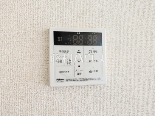 1号棟 浴室換気乾燥機 【東村山市諏訪町2丁目】 換気機能によってバスルーム内のカビの発生を抑制できます。夜間や雨天時の洗濯物の乾燥に便利な乾燥機能も装備。