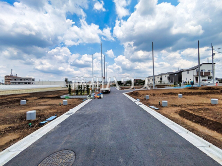 接道状況および現場風景 【東久留米市下里1丁目】 見学はしたいけど、なかなか時間が取れない・・・そんな方に出勤前や仕事終わりにマイホームを見学できるサポートをいたします。 /撮影日2026/06/12