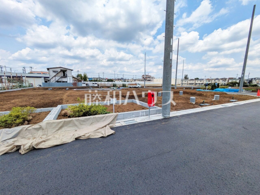 現場風景 【東久留米市下里1丁目】 周辺環境はもちろん、日当たりや設備仕様など、実際に行ってみないと分からないことも多くございます。営業担当がご案内いたしますので、お気軽にお問い合わせください
