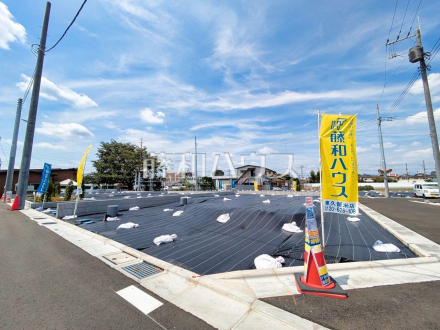 現場風景【東久留米市下里1丁目】 建物のプレゼンをさせていただきますので、実際の完成イメージを思い描いていただくことができます。お気軽にお問合せ下さい。 /撮影日2026/08/20